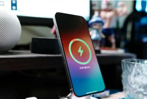 牙叉镇苹果15换屏服务分享用什么充电器给iPhone15充电更好 